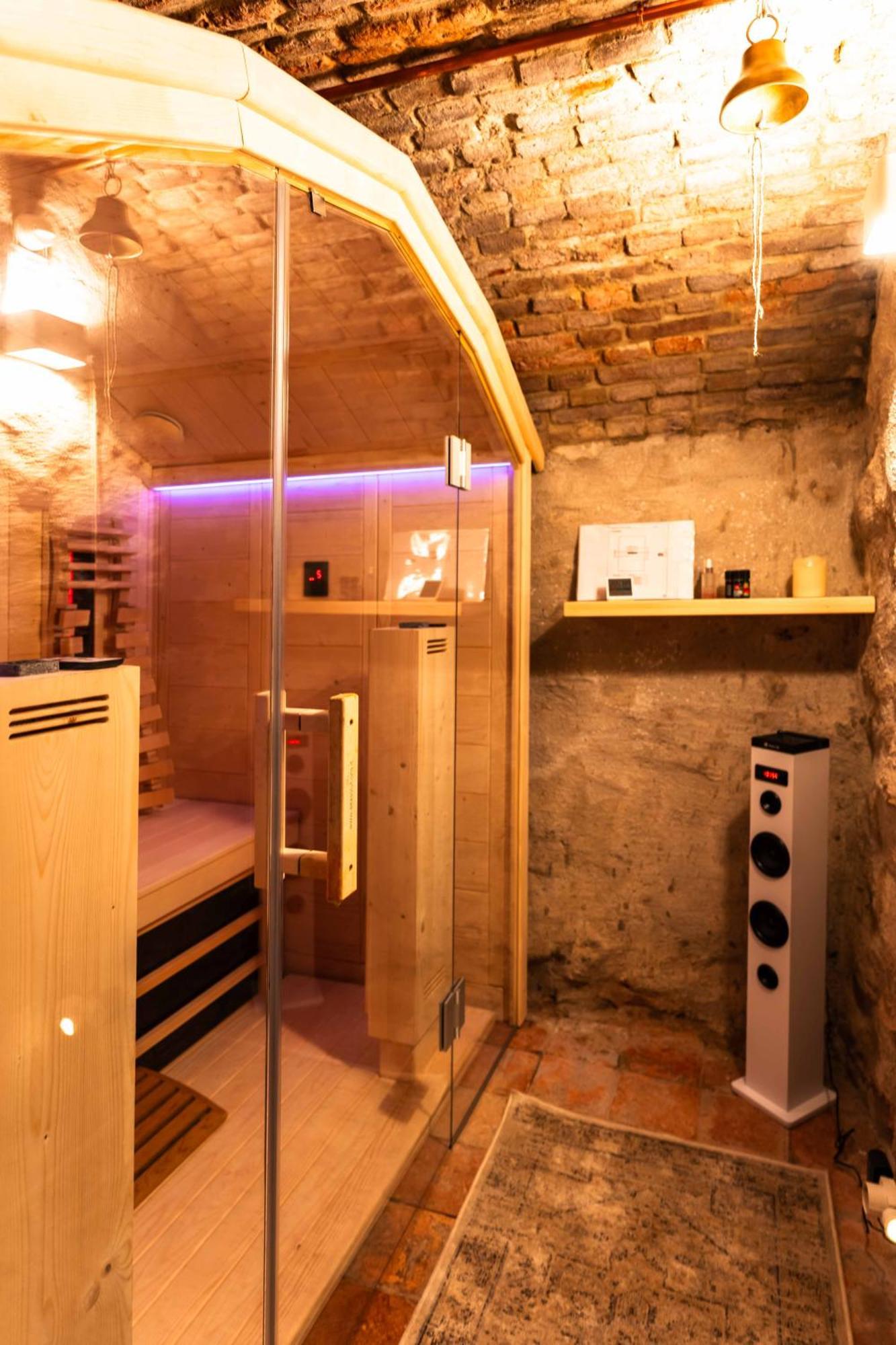 La Chicca In Pieno Centro Storico Con Sauna E Parcheggio Gratuito Udine Kültér fotó
