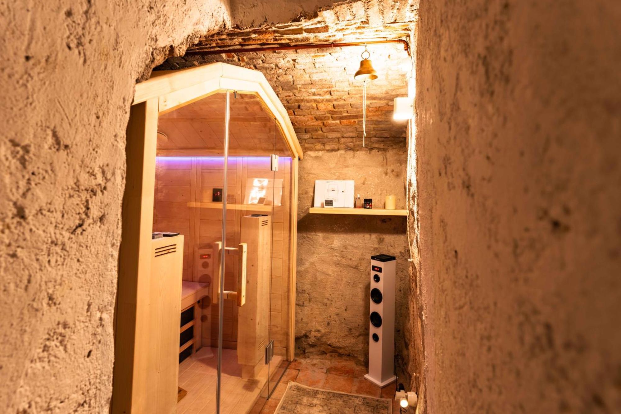 La Chicca In Pieno Centro Storico Con Sauna E Parcheggio Gratuito Udine Kültér fotó